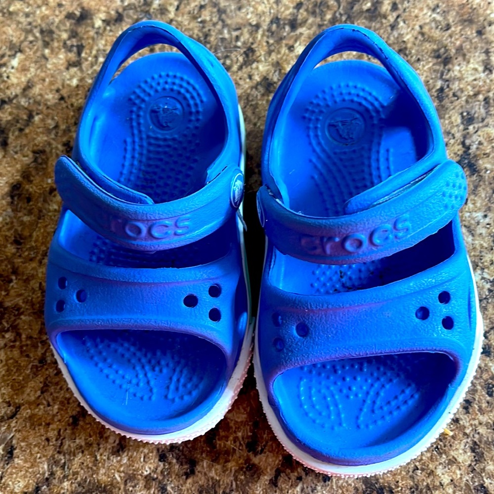 Crocs sz 4. (baby)